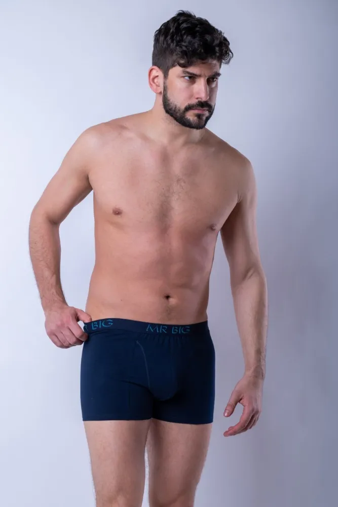 Férfi modell sötétkék pamut boxerben
